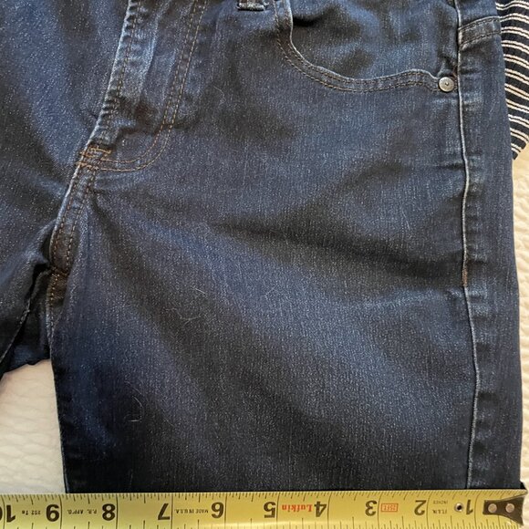 CK size 6 jeans with fringe bottom. Black thin sweater, preloved, size 6 jeans, - Picture 4 of 11